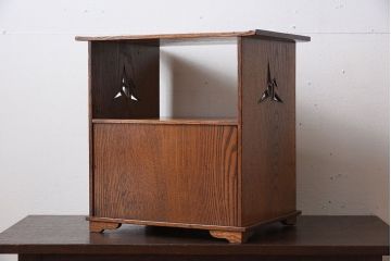 アンティーク家具　透かし彫り　指物　高級品　タモ玉杢材の小ぶりな古い飾り棚