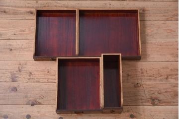 アンティーク家具　透かし彫り　指物　高級品　タモ玉杢材の小ぶりな古い飾り棚