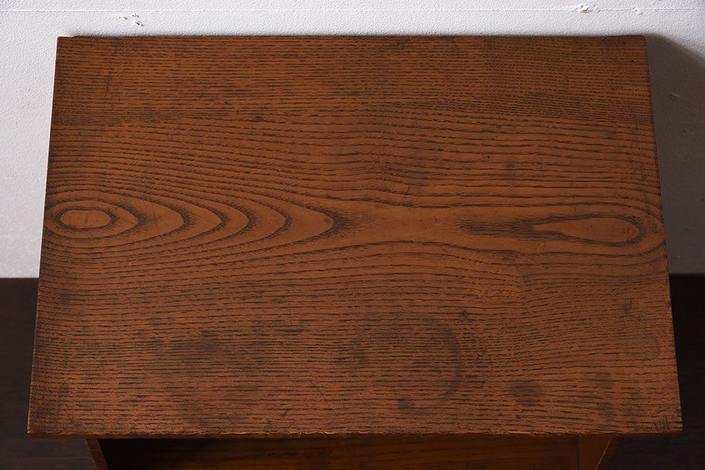 アンティーク家具　透かし彫り　指物　高級品　タモ玉杢材の小ぶりな古い飾り棚