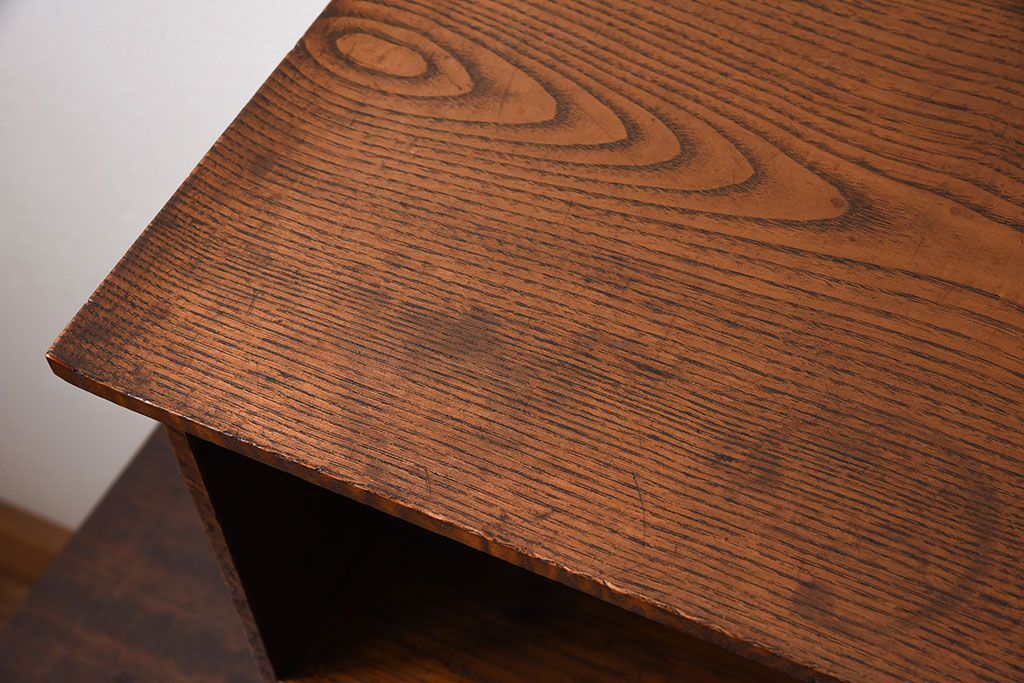 アンティーク家具　透かし彫り　指物　高級品　タモ玉杢材の小ぶりな古い飾り棚