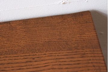 アンティーク家具　透かし彫り　指物　高級品　タモ玉杢材の小ぶりな古い飾り棚