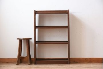 アンティーク家具　小振りでシンプルな古い木製の本棚(2)
