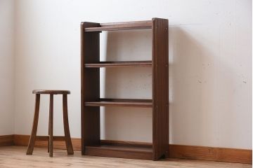アンティーク家具　小振りでシンプルな古い木製の本棚(2)