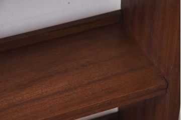 アンティーク家具　小振りでシンプルな古い木製の本棚(2)