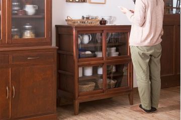 アンティーク家具　前面檜材　大正期　脚付き!引き戸のアンティーク収納棚