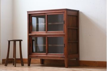 アンティーク家具　前面檜材　大正期　脚付き!引き戸のアンティーク収納棚