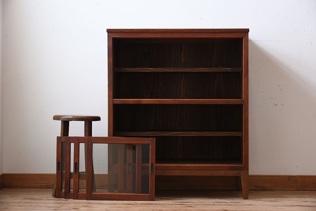 アンティーク家具　前面檜材　大正期　脚付き!引き戸のアンティーク収納棚