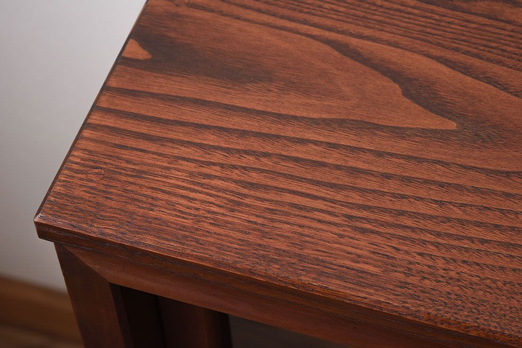 アンティーク家具　前面檜材　大正期　脚付き!引き戸のアンティーク収納棚