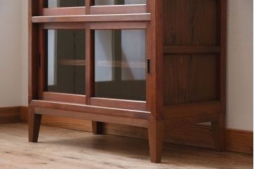 アンティーク家具　前面檜材　大正期　脚付き!引き戸のアンティーク収納棚
