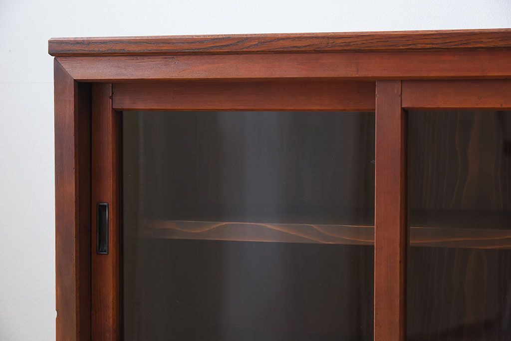 アンティーク家具　前面檜材　大正期　脚付き!引き戸のアンティーク収納棚