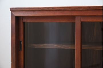 アンティーク家具　前面檜材　大正期　脚付き!引き戸のアンティーク収納棚