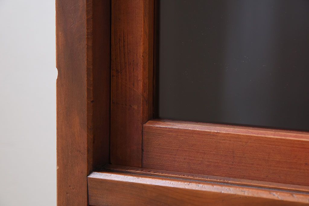 アンティーク家具　前面檜材　大正期　脚付き!引き戸のアンティーク収納棚