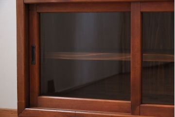 アンティーク家具　前面檜材　大正期　脚付き!引き戸のアンティーク収納棚