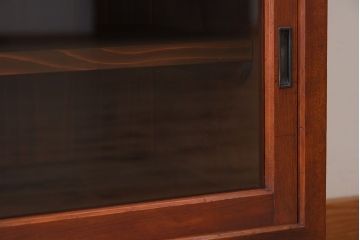 アンティーク家具　前面檜材　大正期　脚付き!引き戸のアンティーク収納棚