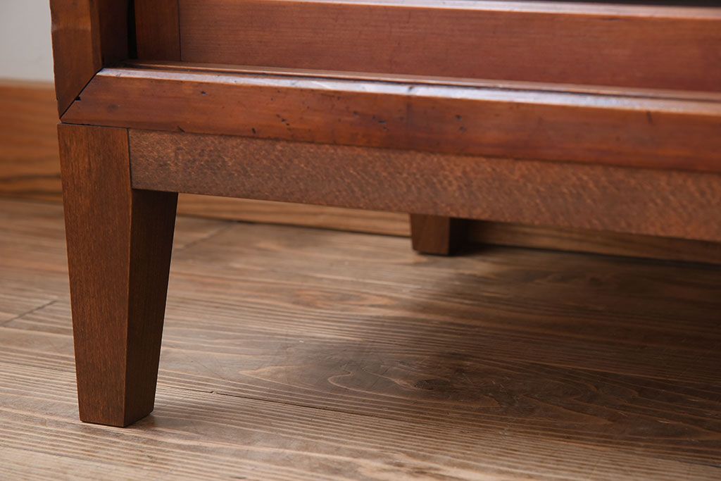 アンティーク家具　前面檜材　大正期　脚付き!引き戸のアンティーク収納棚