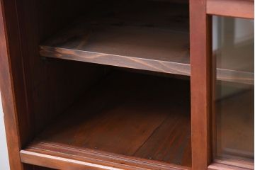 アンティーク家具　前面檜材　大正期　脚付き!引き戸のアンティーク収納棚
