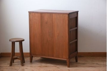 アンティーク家具　前面檜材　大正期　脚付き!引き戸のアンティーク収納棚