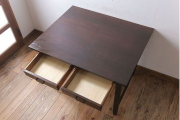 アンティーク家具　引き出し2杯付き!天板カバ材の大きな平机(ダイニングテーブル)