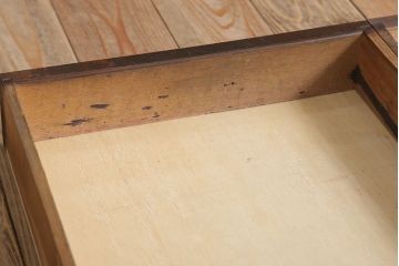 アンティーク家具　引き出し2杯付き!天板カバ材の大きな平机(ダイニングテーブル)