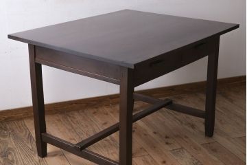 アンティーク家具　引き出し2杯付き!天板カバ材の大きな平机(ダイニングテーブル)