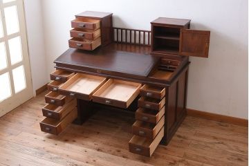 アンティーク家具　大正ロマン　高級品　古い栓材の豪奢な両袖机