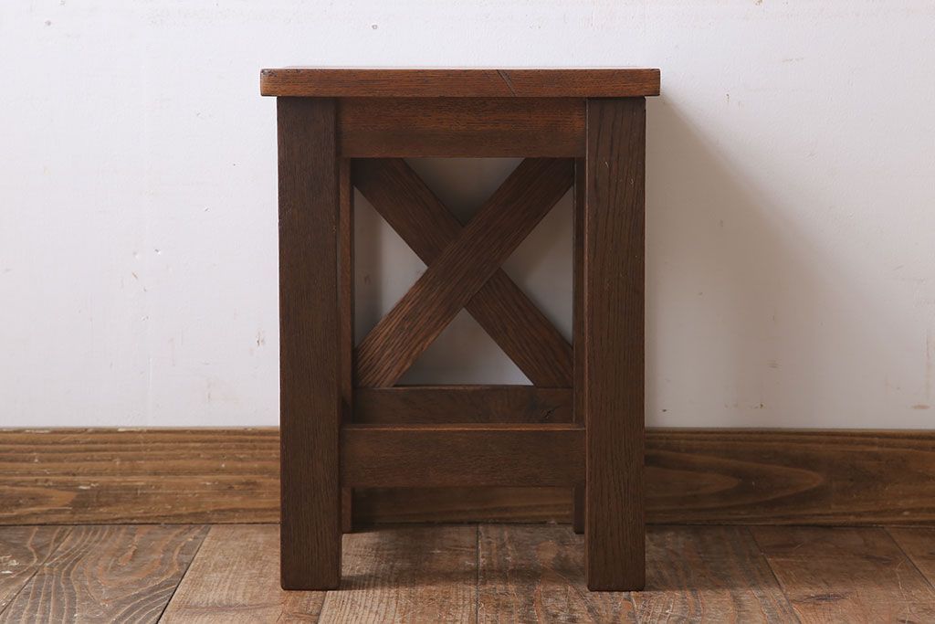 レトロ家具　昭和レトロ!ナラ材製　古い木味が魅力的な角スツール