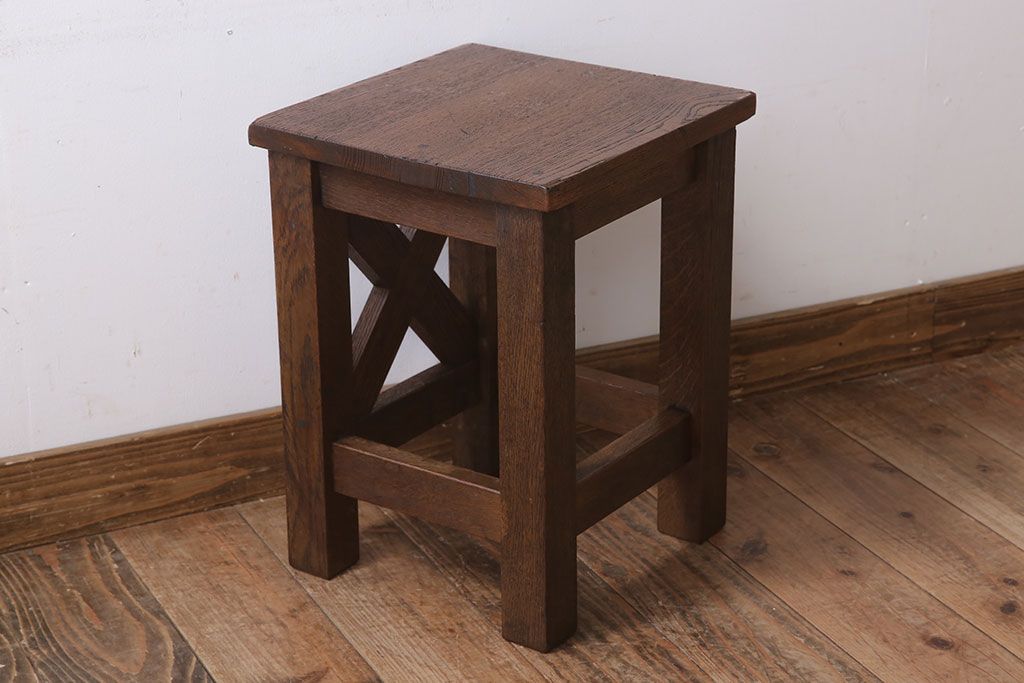 レトロ家具　昭和レトロ!ナラ材製　古い木味が魅力的な角スツール