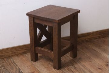 レトロ家具　昭和レトロ!ナラ材製　古い木味が魅力的な角スツール