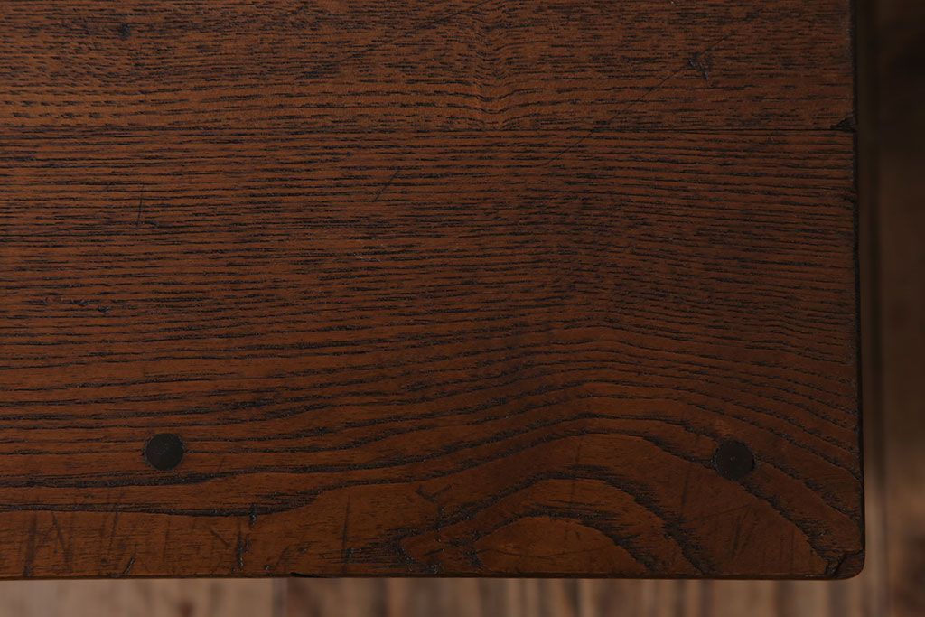 レトロ家具　昭和レトロ!ナラ材製　古い木味が魅力的な角スツール