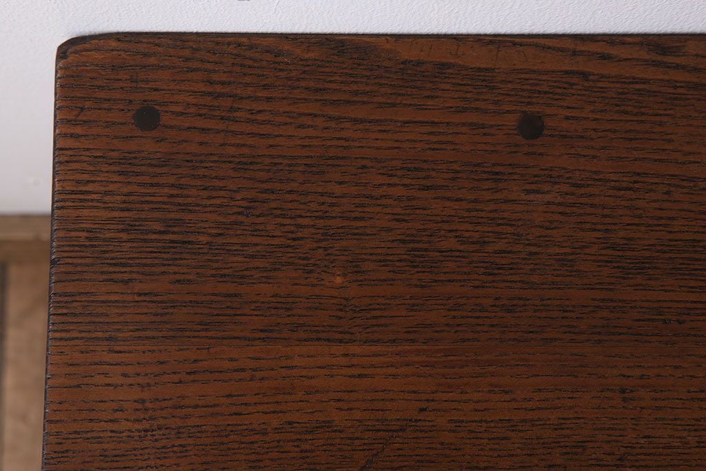 レトロ家具　昭和レトロ!ナラ材製　古い木味が魅力的な角スツール