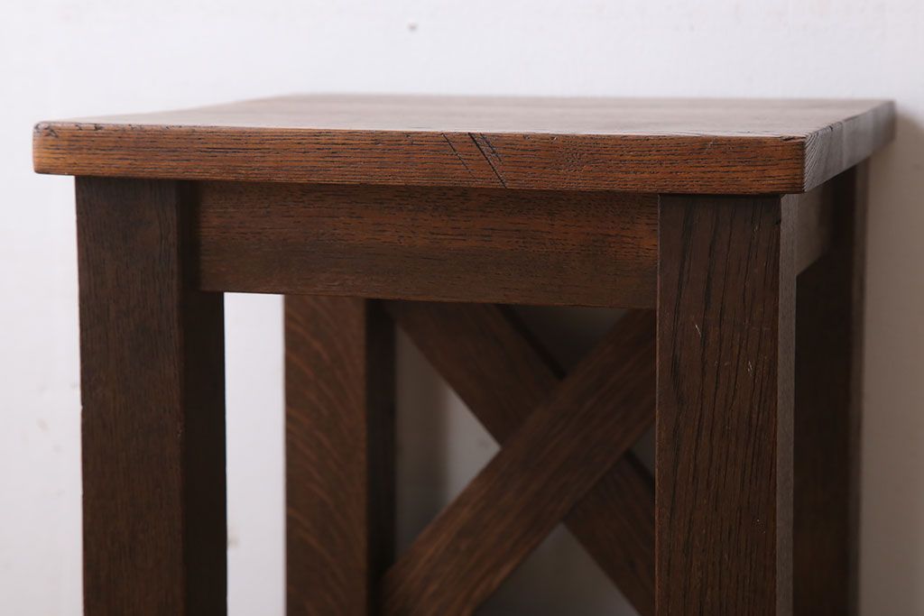 レトロ家具　昭和レトロ!ナラ材製　古い木味が魅力的な角スツール