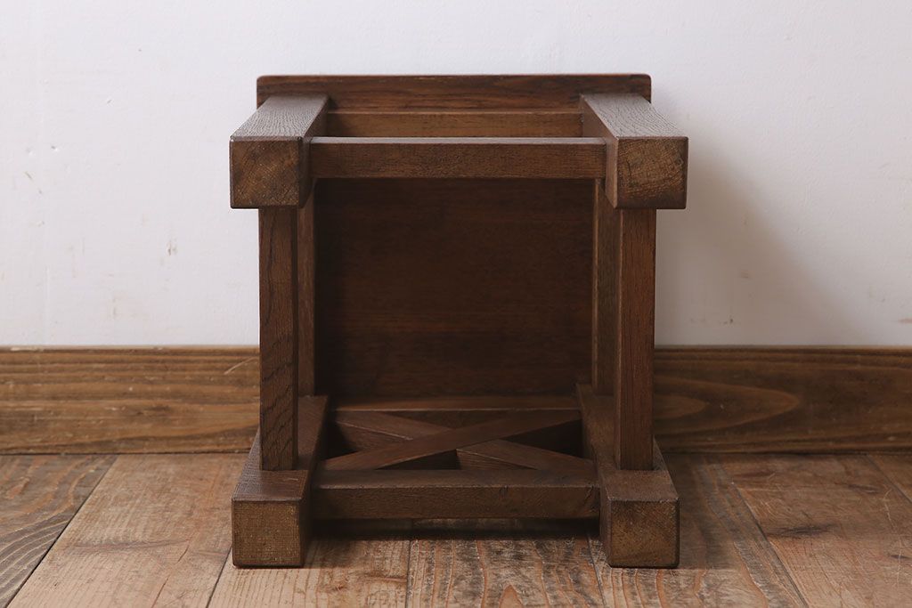 レトロ家具　昭和レトロ!ナラ材製　古い木味が魅力的な角スツール