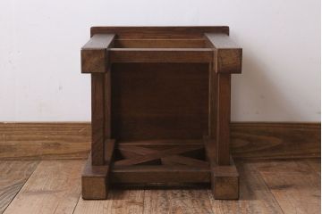 レトロ家具　昭和レトロ!ナラ材製　古い木味が魅力的な角スツール