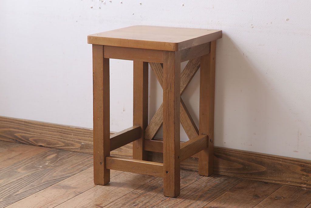 レトロ家具　昭和レトロ!古い木味が魅力的な角スツール(1)
