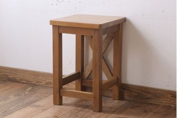 レトロ家具　昭和レトロ!古い木味が魅力的な角スツール(1)