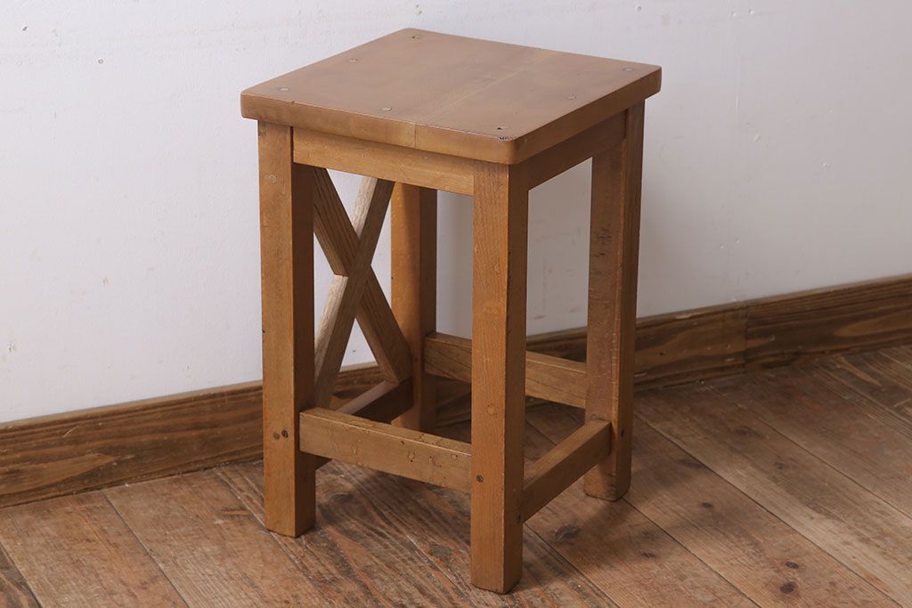 レトロ家具　昭和レトロ!古い木味が魅力的な角スツール(1)