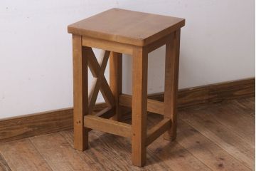 レトロ家具　昭和レトロ!古い木味が魅力的な角スツール(1)