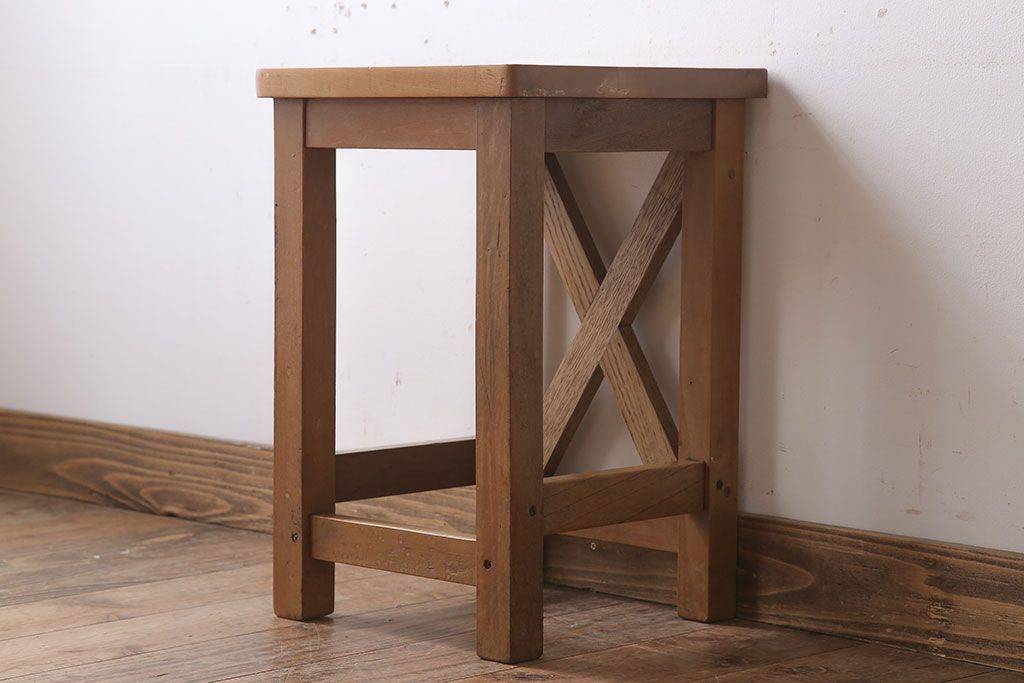 レトロ家具　昭和レトロ!古い木味が魅力的な角スツール(1)