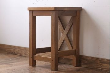 レトロ家具　昭和レトロ!古い木味が魅力的な角スツール(1)