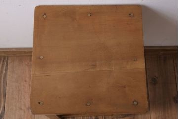 レトロ家具　昭和レトロ!古い木味が魅力的な角スツール(1)