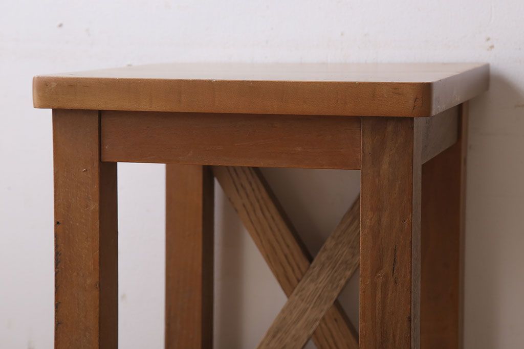 レトロ家具　昭和レトロ!古い木味が魅力的な角スツール(1)