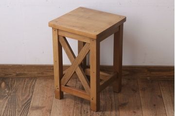 レトロ家具　昭和レトロ!古い木味が魅力的な角スツール(1)