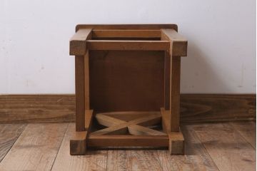 レトロ家具　昭和レトロ!古い木味が魅力的な角スツール(1)