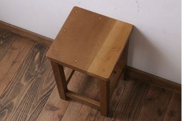 レトロ家具　昭和レトロ!古い木味が魅力的な角スツール(2)