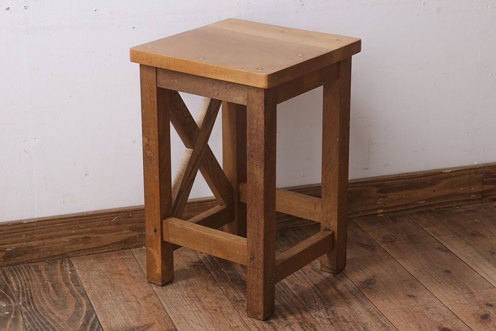 レトロ家具　昭和レトロ!古い木味が魅力的な角スツール(2)