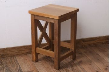 レトロ家具　昭和レトロ!古い木味が魅力的な角スツール(2)