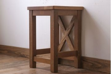 レトロ家具　昭和レトロ!古い木味が魅力的な角スツール(2)
