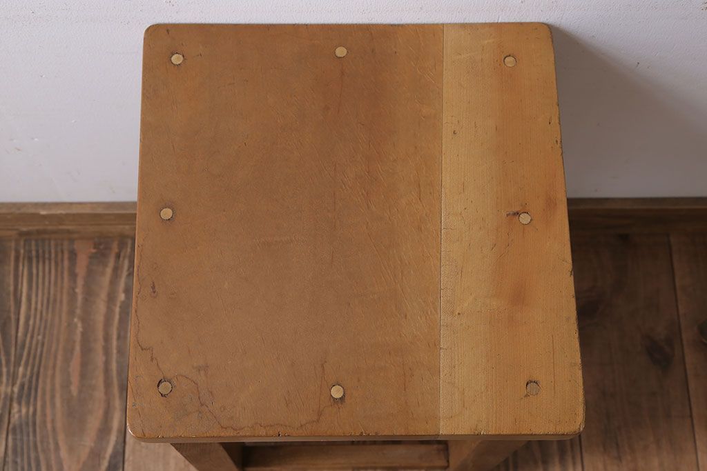 レトロ家具　昭和レトロ!古い木味が魅力的な角スツール(2)