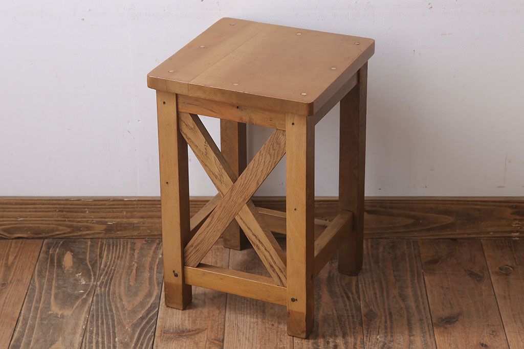 レトロ家具　昭和レトロ!古い木味が魅力的な角スツール(2)