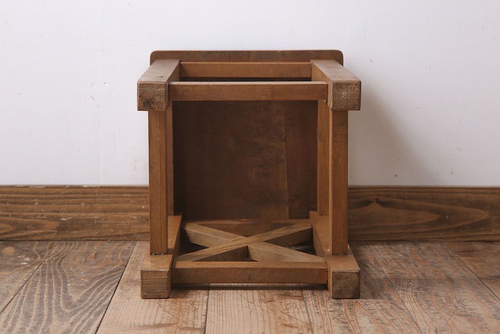 レトロ家具　昭和レトロ!古い木味が魅力的な角スツール(2)